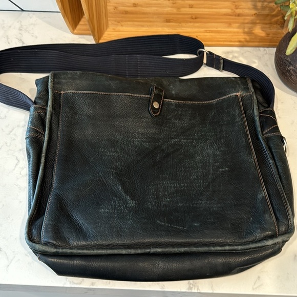 Fossil black distressed messenger laptop bag rugged office attire street style - Picture 8 of 15